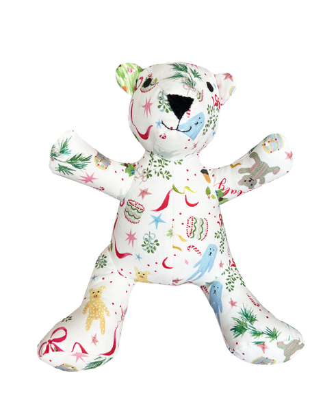 Teddy Bear in Holiday Print de Buci Baby